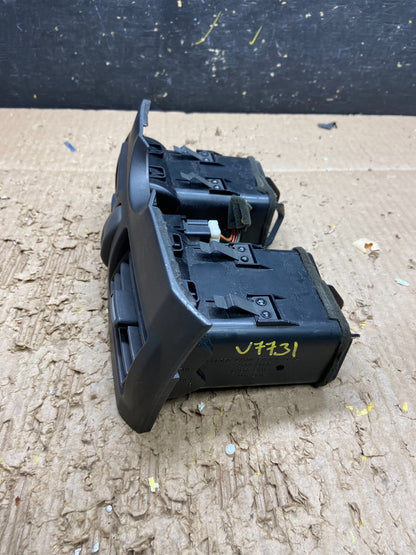 2000 2001 Infiniti I30 Center Dashboard Air Vent OEM v7731 DG3