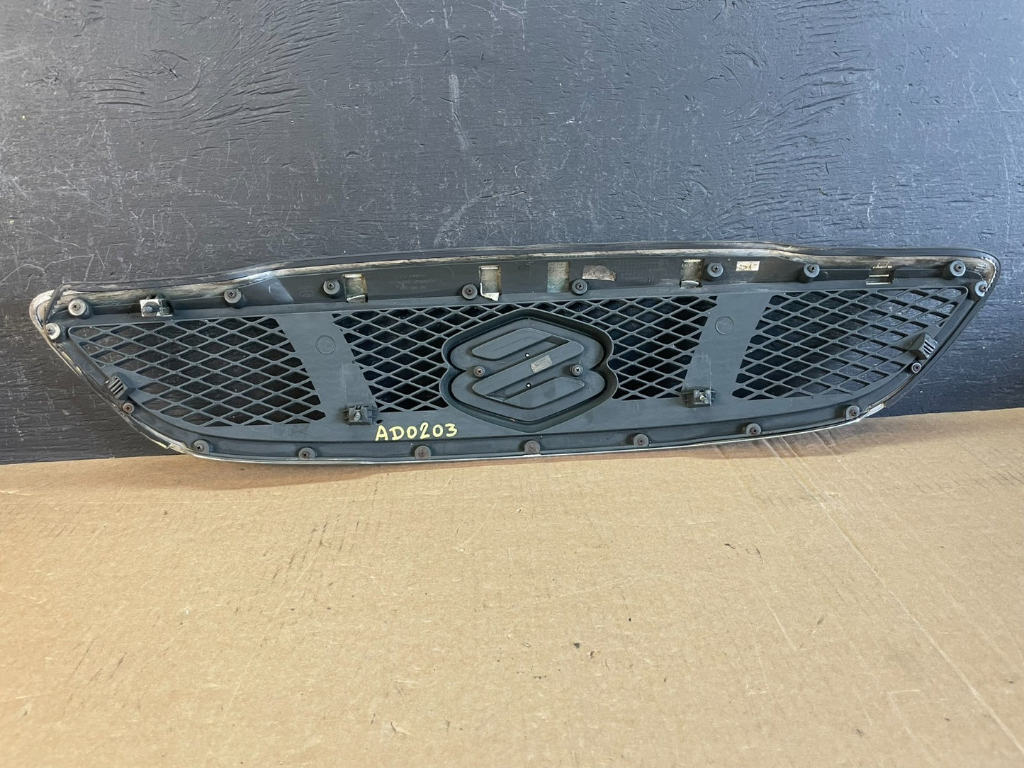 2004 to 2006 Suzuki Verona Front Grill Grille AD02033
