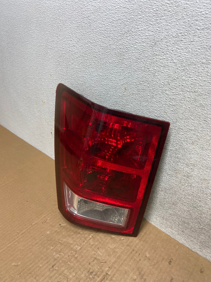 2005 to 2006 Jeep Grand Cherokee Left Driver Side Lh Tail Light AI6603 LK1