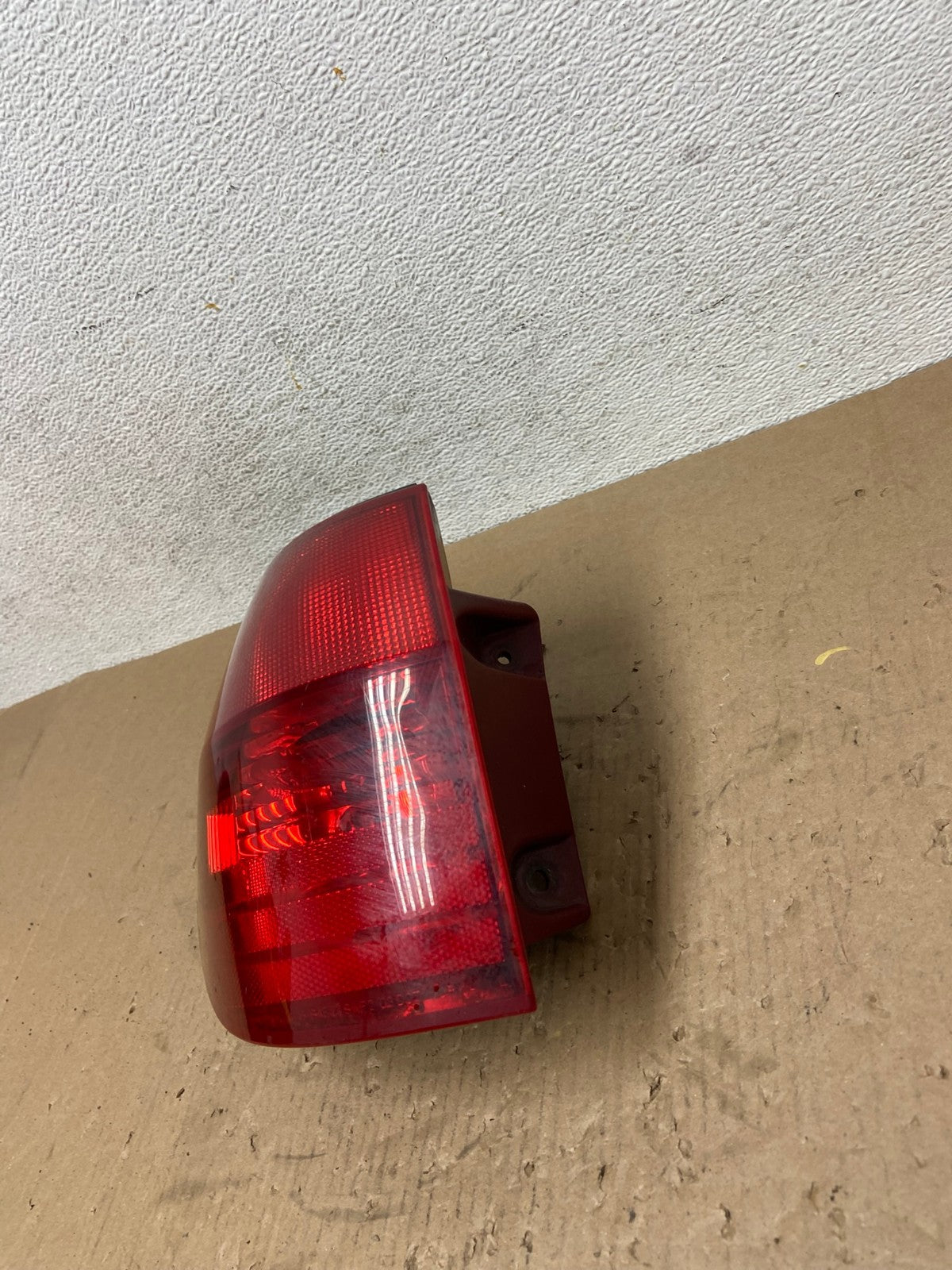 2004 to 2005 Toyota Sienna Left Driver LH Side Tail Light AD7795 LK1