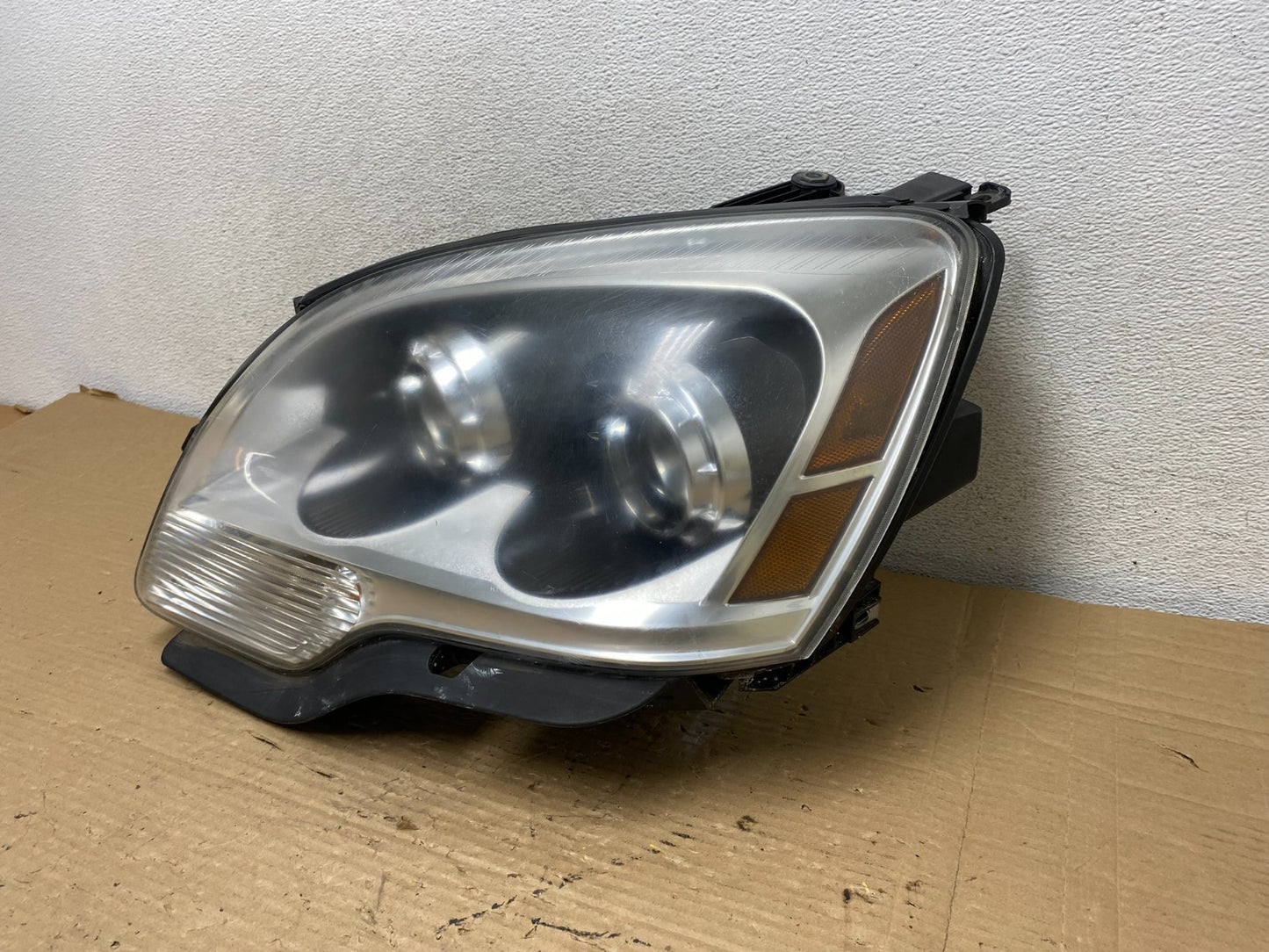 2007 to 2012 Gmc Acadia Halogen Headlight Left Driver LH Side AG9102 DW2