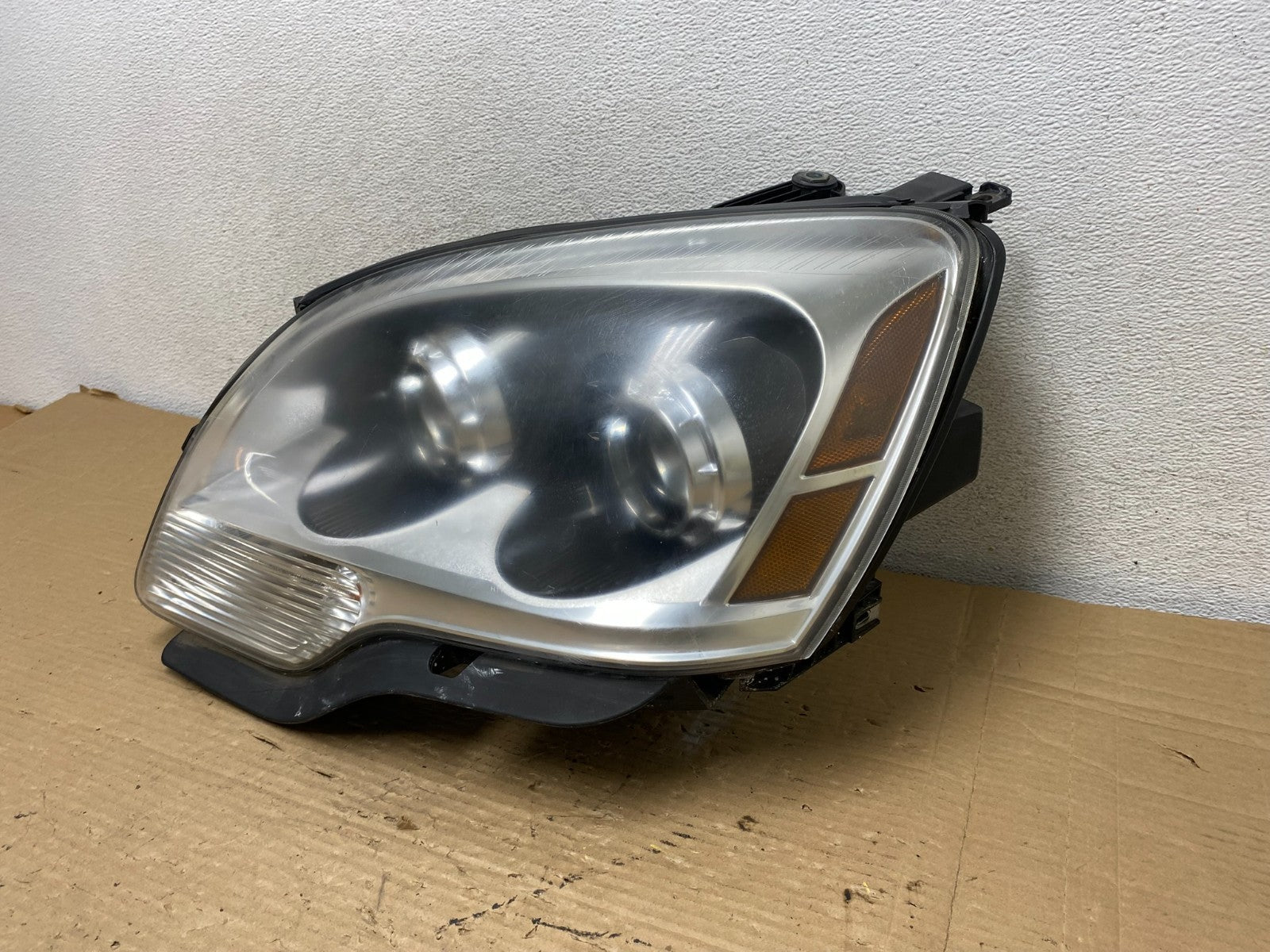 2007 to 2012 Gmc Acadia Halogen Headlight Left Driver LH Side AG9102 DW2