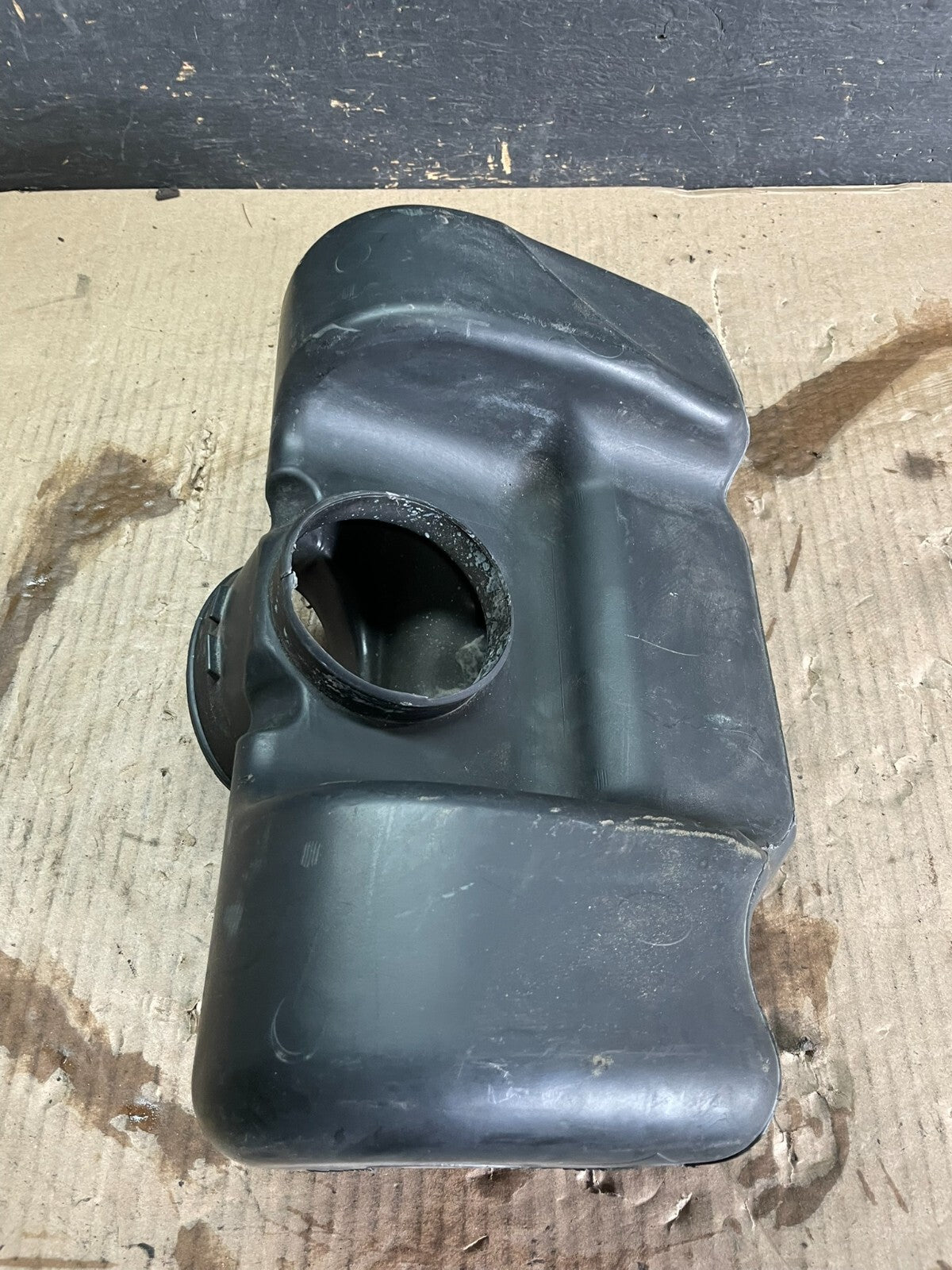1998 to 2002 Chevrolet Camaro Air Cleaner Intake Cover Panel M8973 DG3