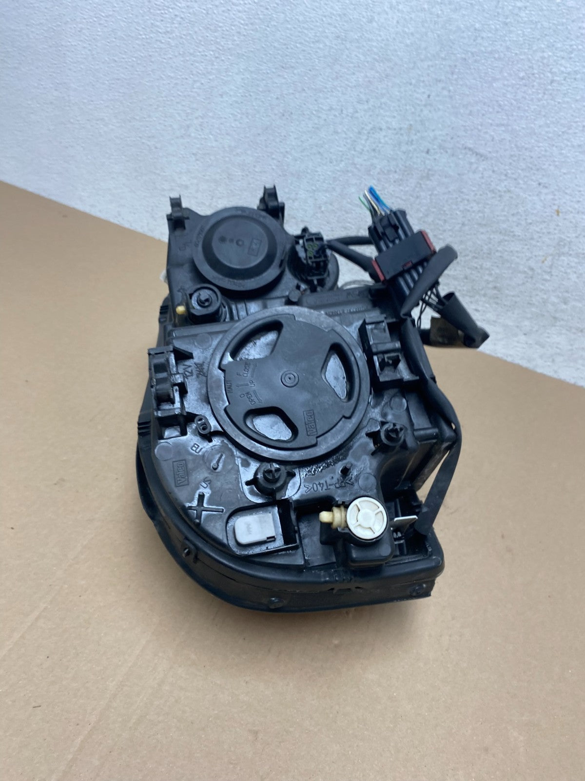 2003-2013 Volvo XC90 Left Driver LH Side Halogen Headlight AE7140 DW8
