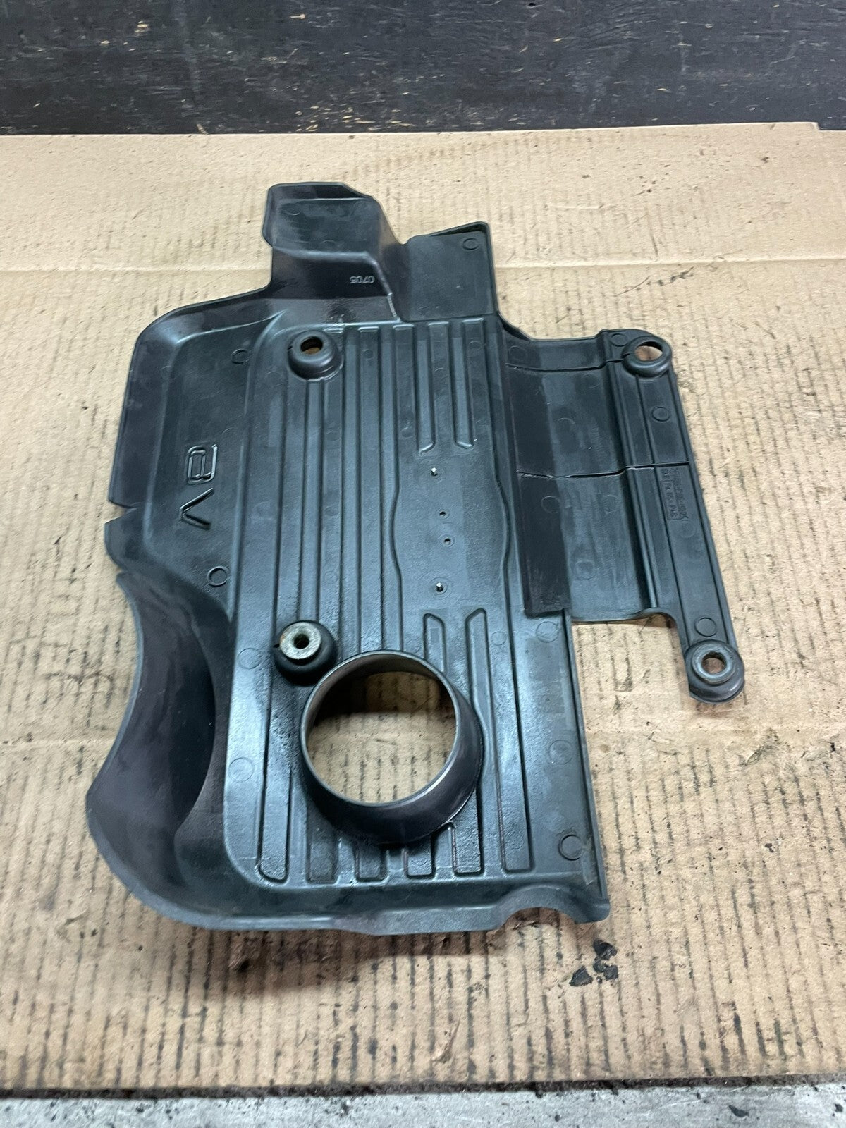 1999 2000 2001 Infiniti i30 3000 v6 Engine Cover Motor Shield J4187 PS6