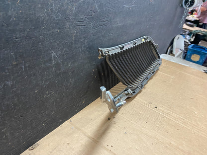 2013 to 2016 Lincoln MKT Left Driver LH Side Front Grill Grille OEM o3109 DG9