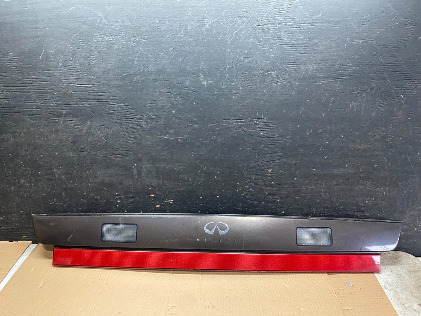 1990 - 1993 Infiniti Q45 Center Trunk LID Tail Light Q2993 DG0