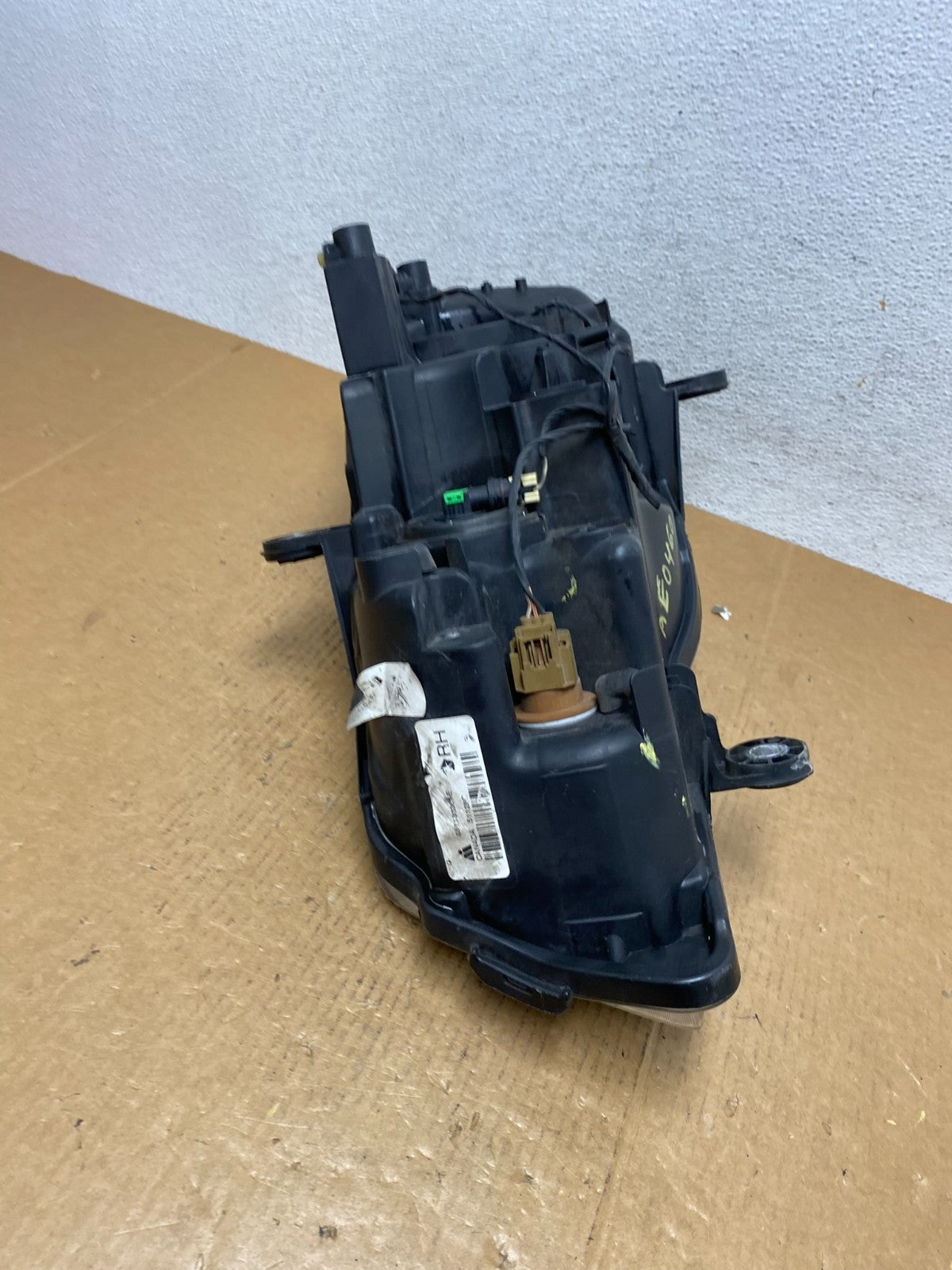 2011 to 2016 Chrysler Town and Country Right Passenger Headlight AE0460 DW7