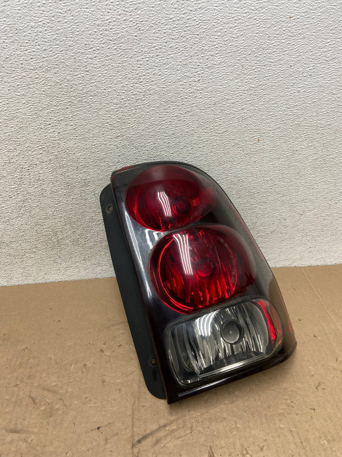 2002 to 2009 Chevrolet Trailblazer Right Passenger Rh Tail Light AG4854 LK0