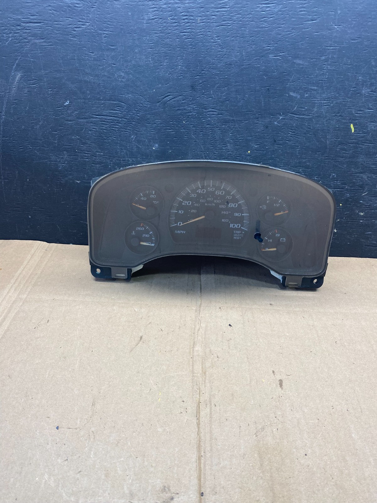 2004 to 2007 Chevrolet Express Speedometer Cluster Gauge O73120