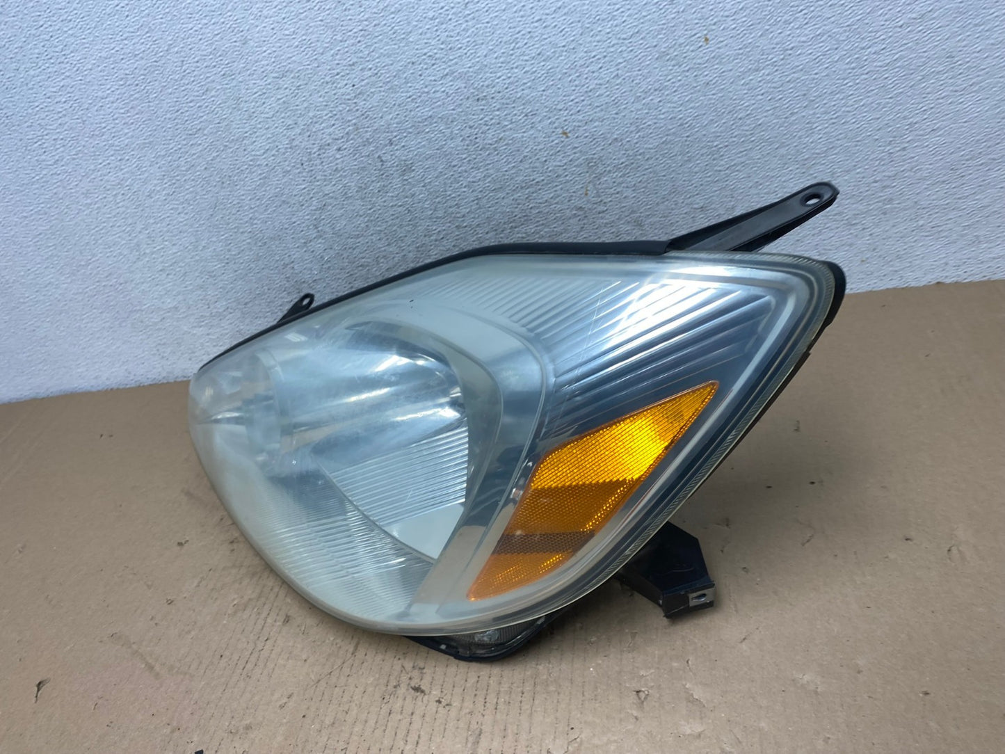 2004-2005 Toyota Sienna Left Driver LH Side Halogen Headlight AF3145 LK1