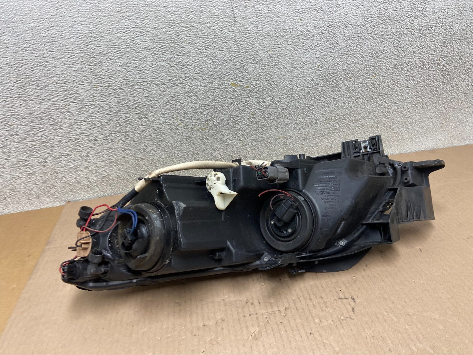 Halogen 2007 to 2009 Mazda CX-7 Right Passenger RH Side Headlight Z3915 DW6