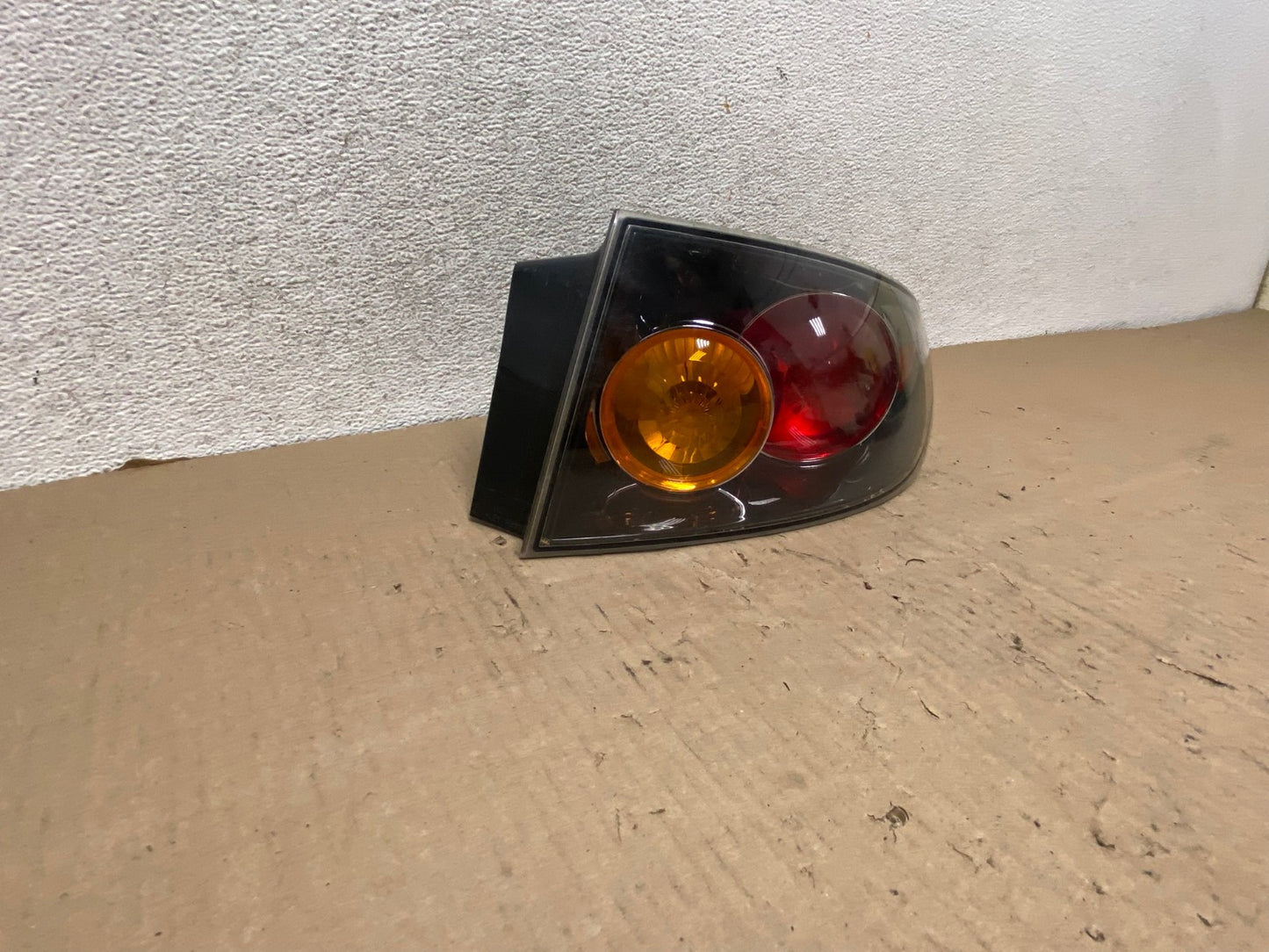 2004 2005 Mazda 3 Right Passenger RH Side Tail Light AG7993 LK1