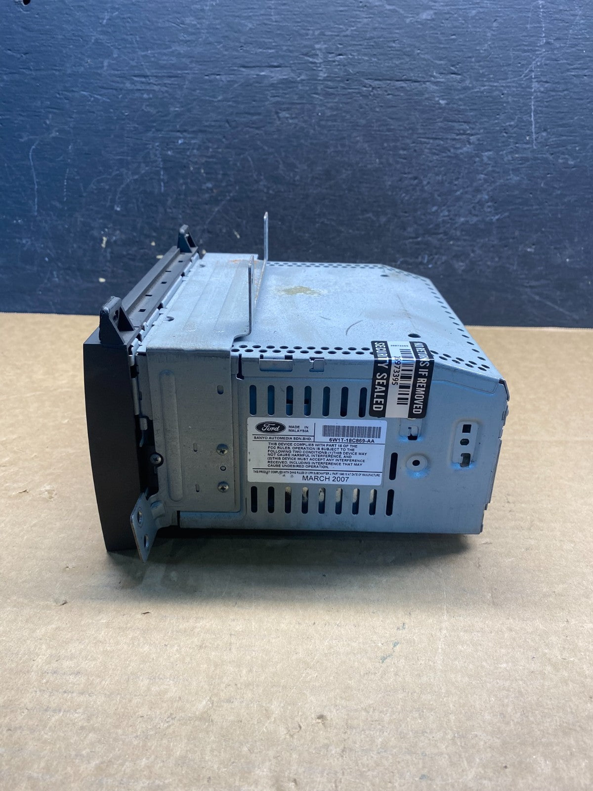 2006 - 2011 Lincoln Town Car AM/FM Radio CD Player AF6574 DW1