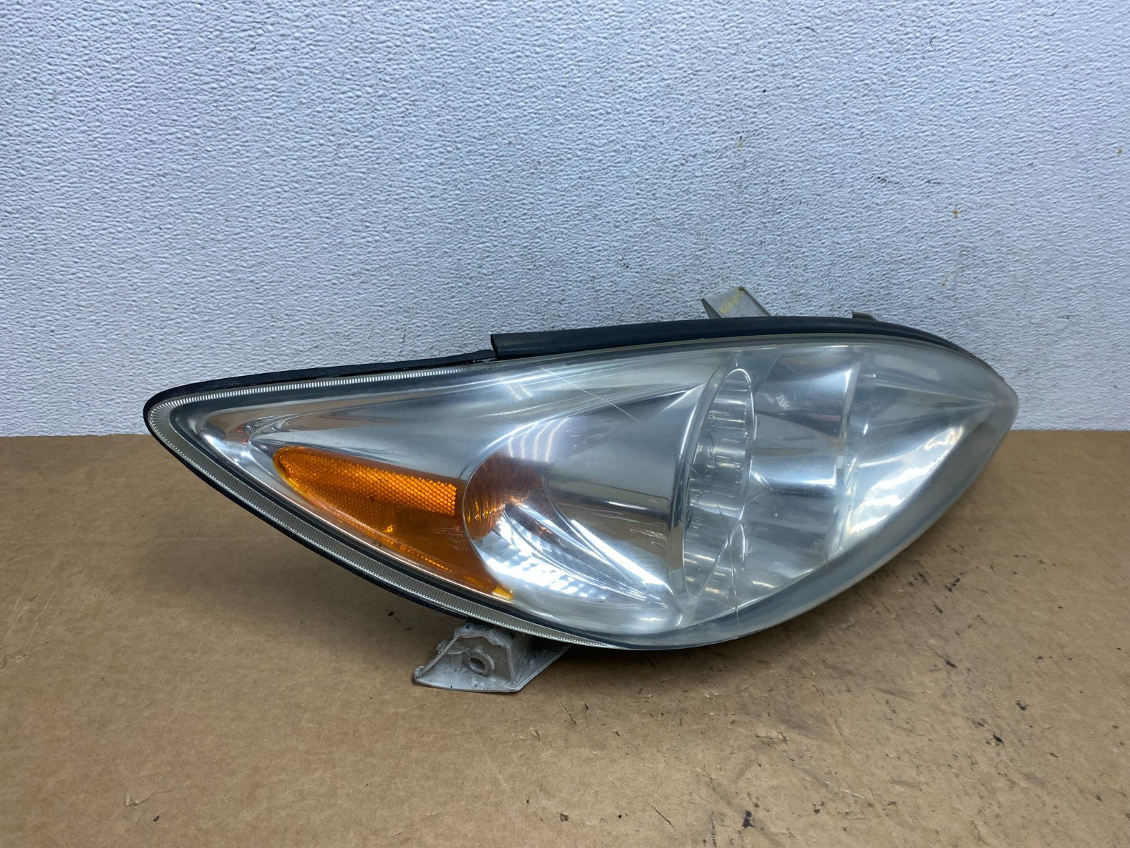 2002 to 2004 Toyota Camry Halogen Headlight Right Passenger Rh AD5243 DW2