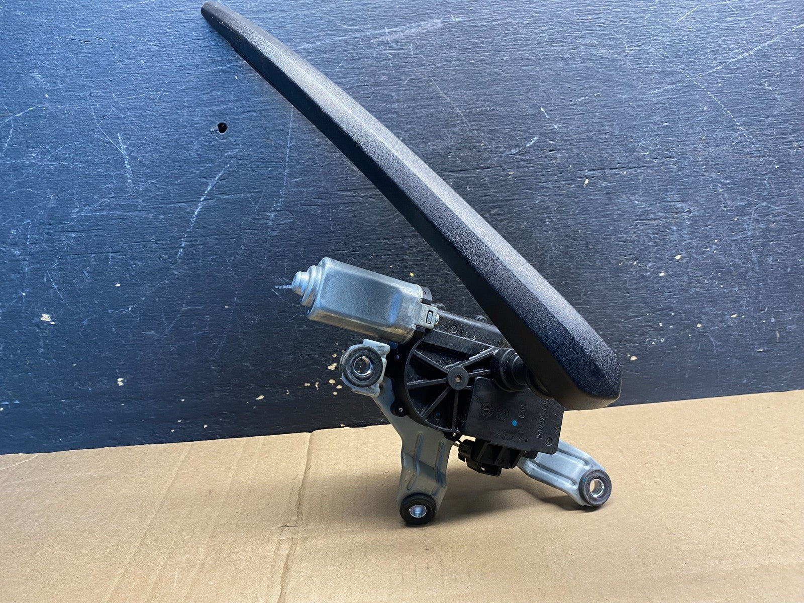 2010 to 2016 Cadillac SRX Rear Windshield Washer Wiper Motor AA7708 DG0