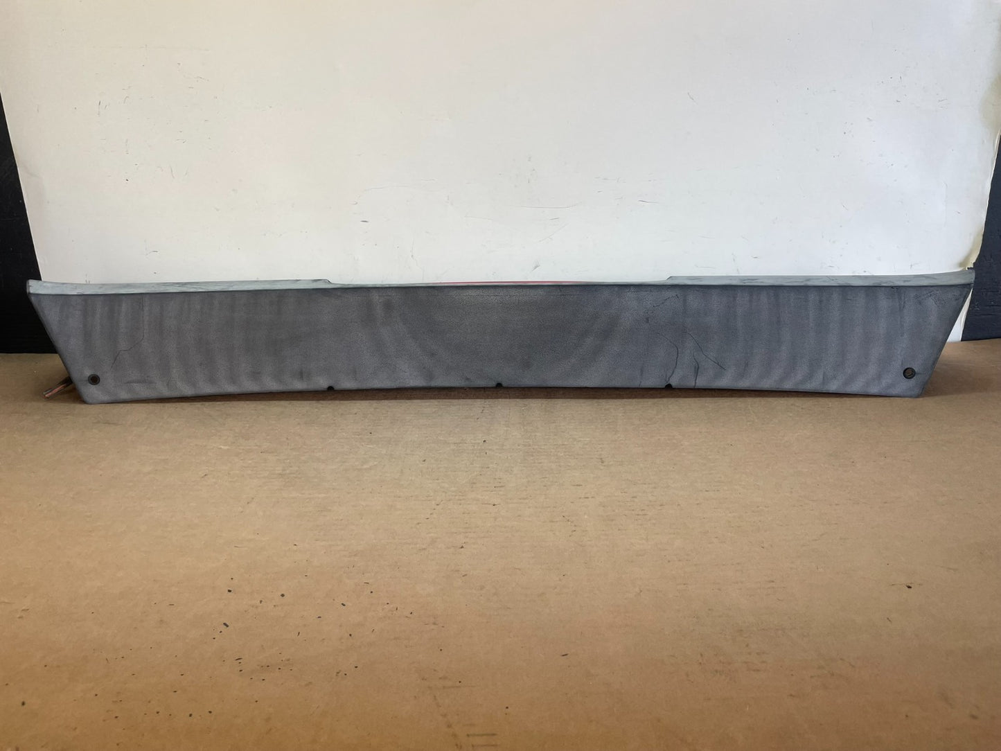 2002 to 2006 Chevrolet Avalanche 1500 Cente Spoilerr 3rd Brake Light AF89400
