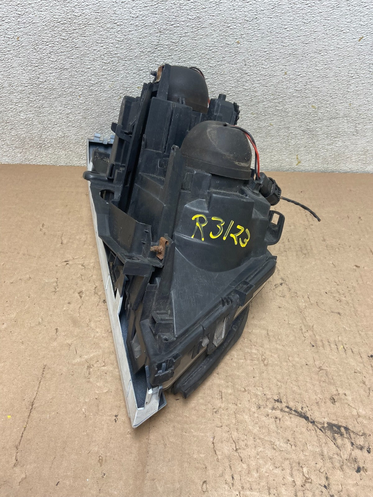 2002 to 2005 BMW 3 E46 Sedan Left Driver LH Halogen OEM Headlight R3123 DW7