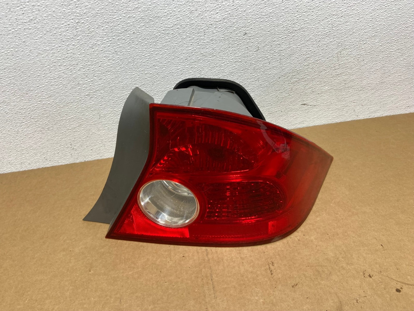 2004-2005 Honda Civic Coupe Right Passenger Rh Side Tail Light Oem AC1709 LK0