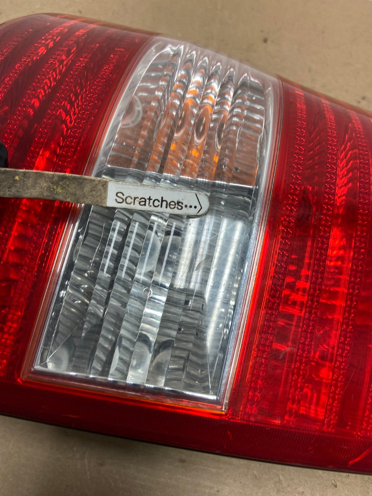 2003 2004 2005 Kia Sedona Left Driver LH Side Tail Light AF4537 LK3