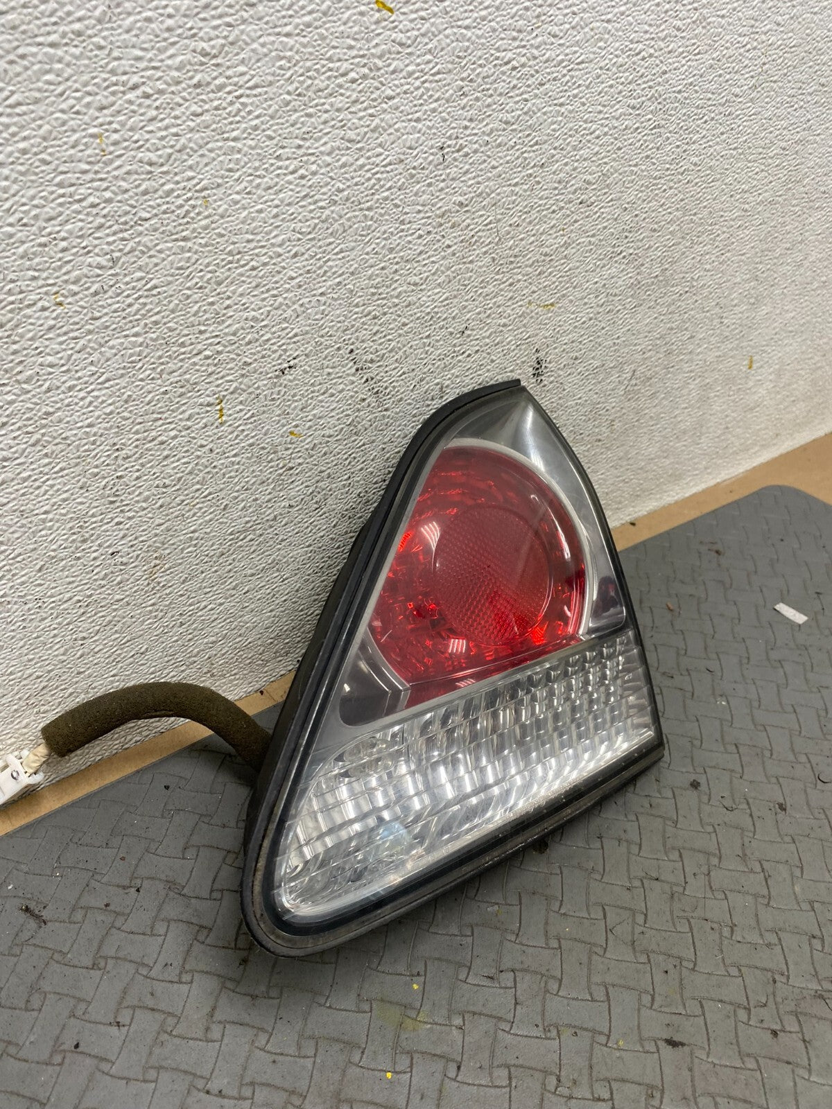 2000-2003 Lexus RX300 Right Passenger Side Rear Inner Tail Light Oem C5223 DG12