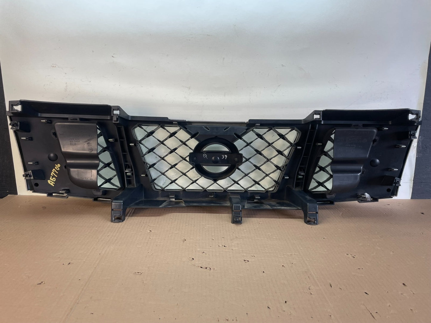 2009 to 2014 Nissan Titan Armada Front Upper Grill Grille AG7706 DG3
