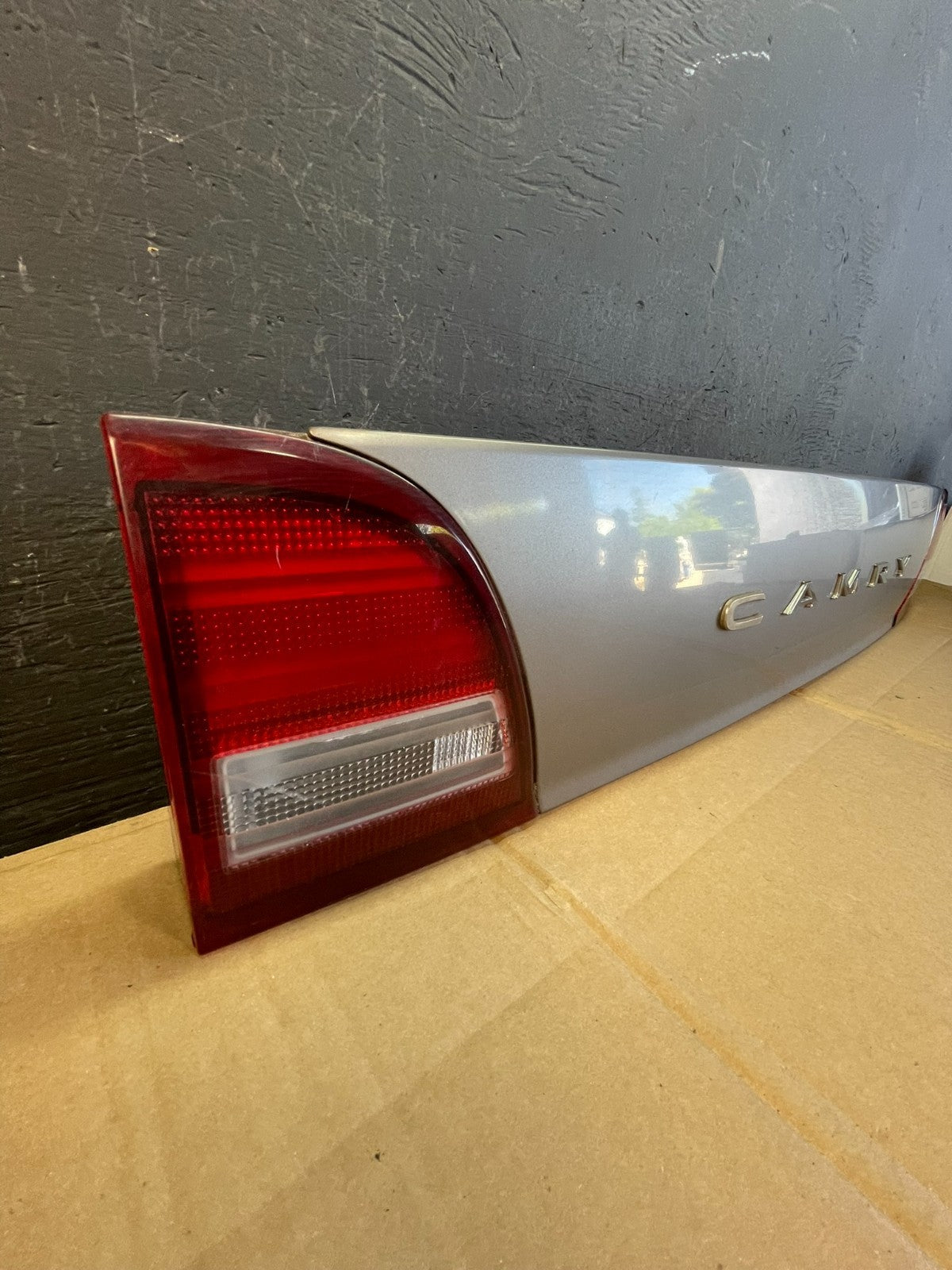 1995 1996 Toyota Camry Center Trunk Rear Tail Light AC5261 DG1