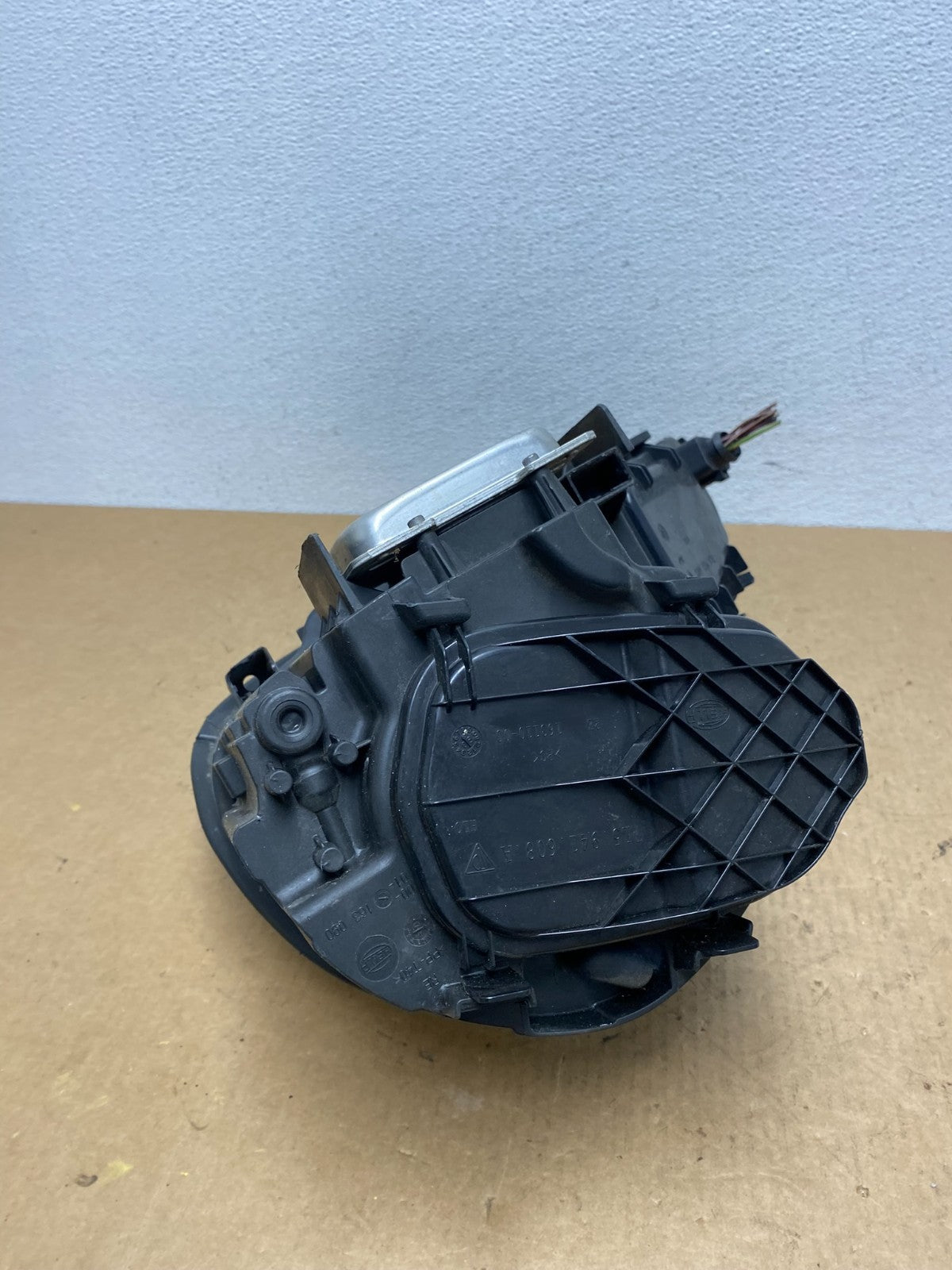 2008 to 2010 Porsche Cayenne Right Passenger Headlight Xenon HID OEM AC2964 DW6