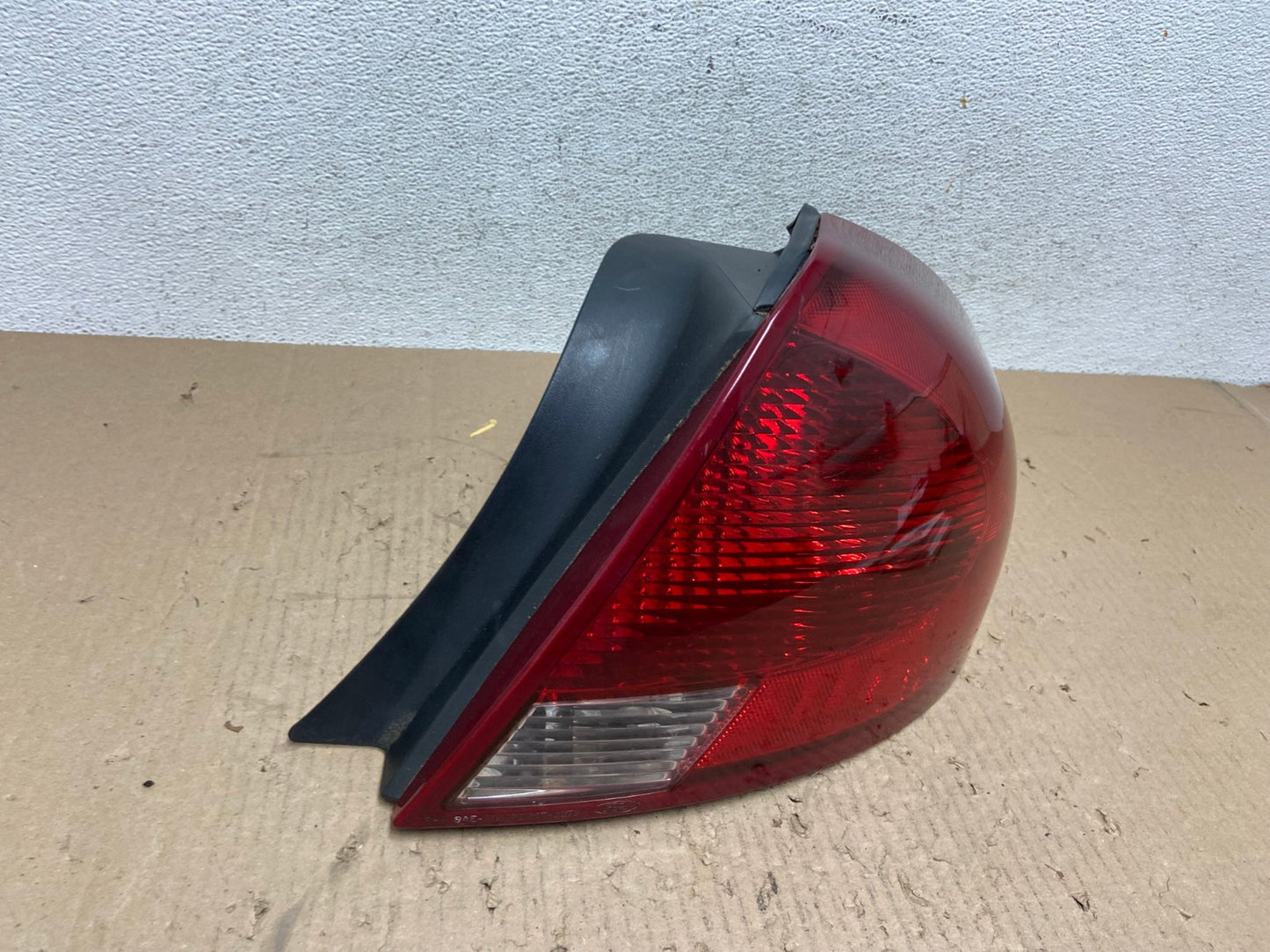 2000 to 2003 Ford Taurus Right Passenger Rh Side Tail Light AE8890 LK2