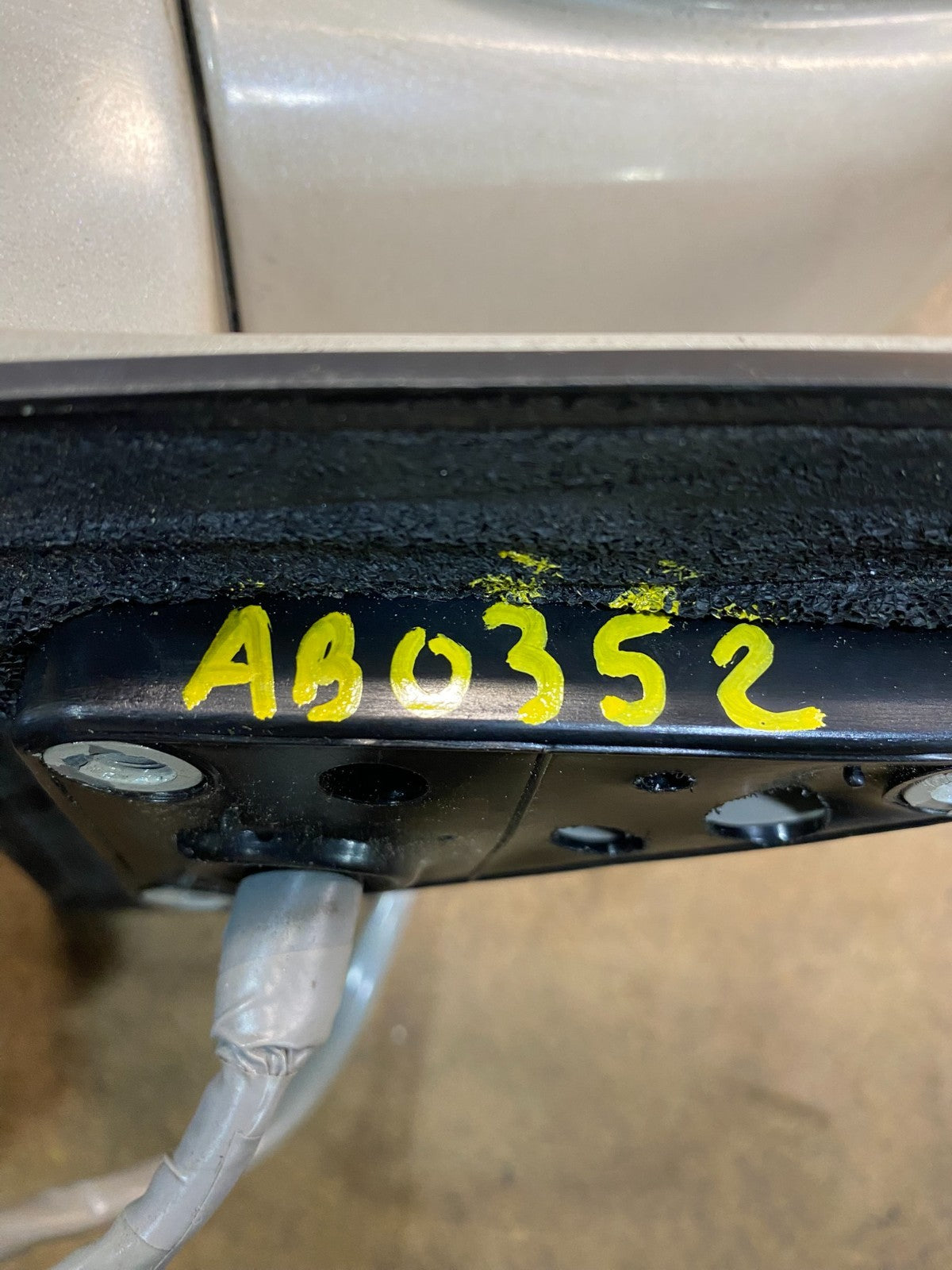 2004 2005 Lexus LX470 Left Driver View Door Mirror OEM AB0352 DG12