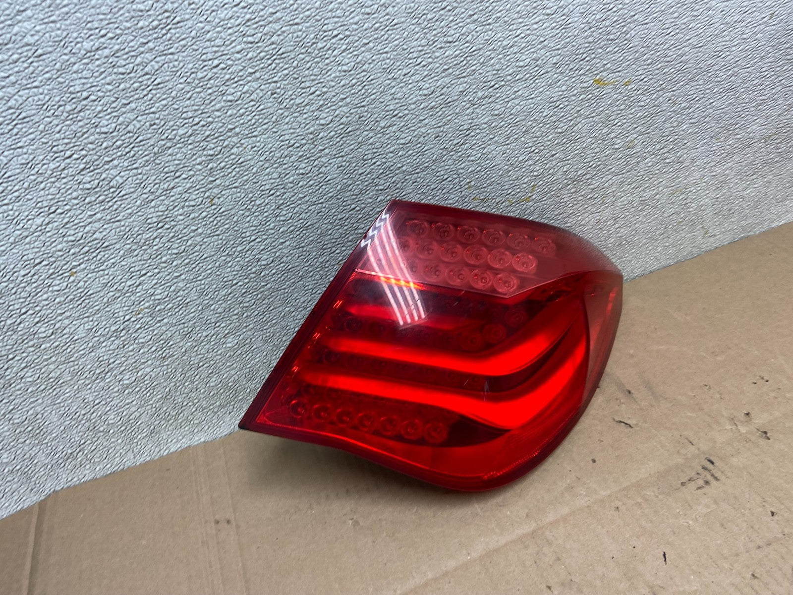 2009 to 2012 Bmw 7-Series F01 F02 750i Right Side Tail Light OEM X9240 PS2