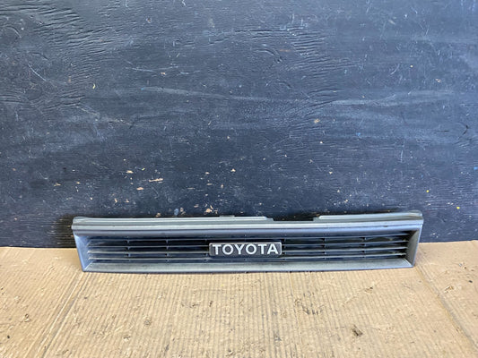 1988-1992 Toyota Corolla Grille Grill Front Upper W/Insert Bracket S9598 DG0