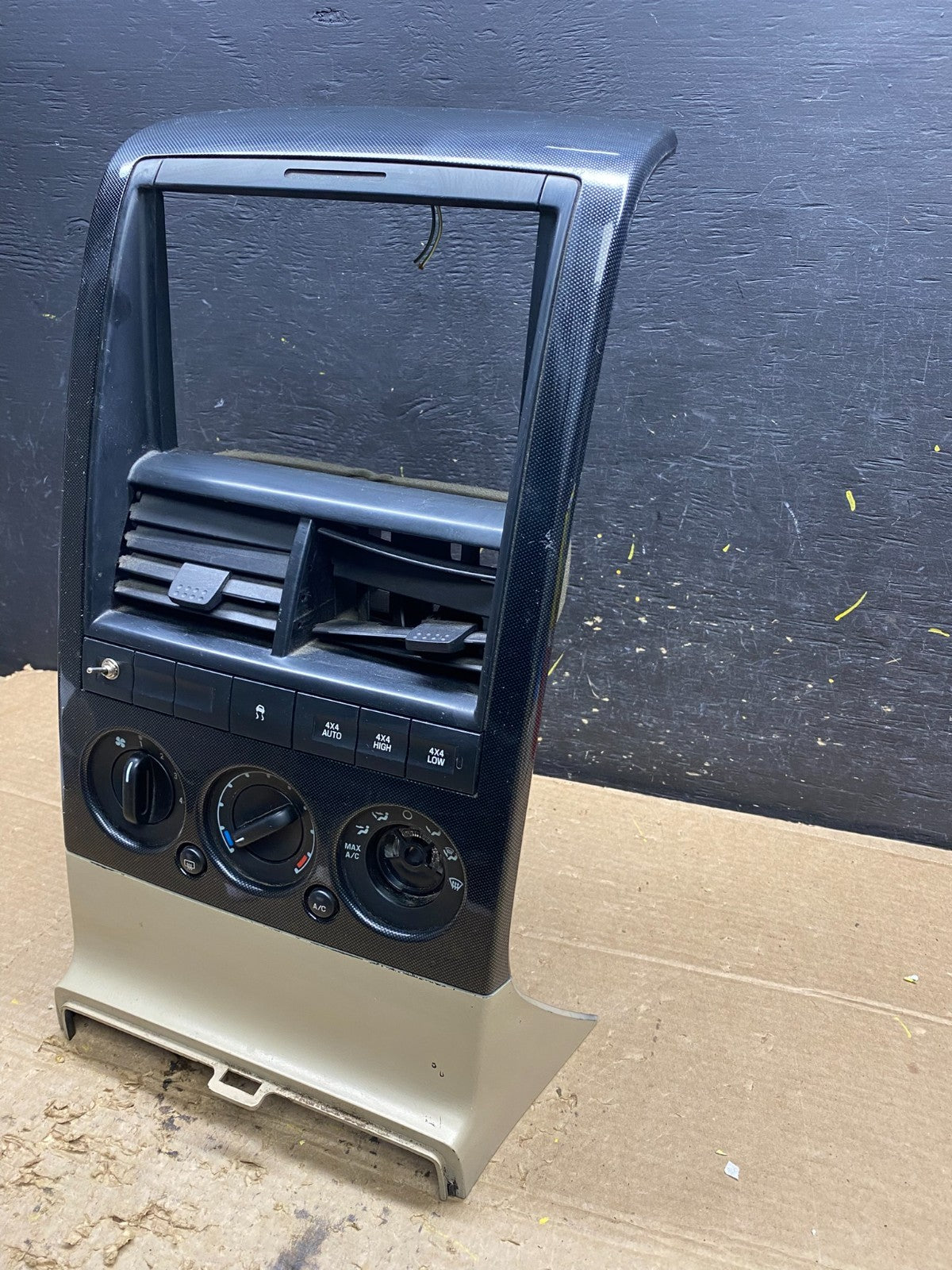 2006 - 2010 Ford Explorer Radio Heater Climate A/C Control Bezel  Trim x1346 DG3