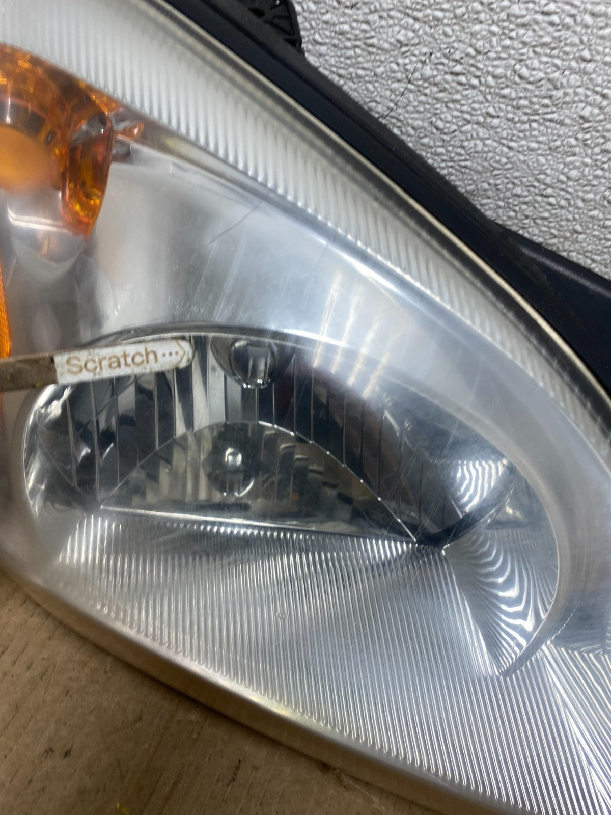 2005 to 2006 Kia Sportage Right Passenger RH Halogen Headlight OEM W3830 DW3