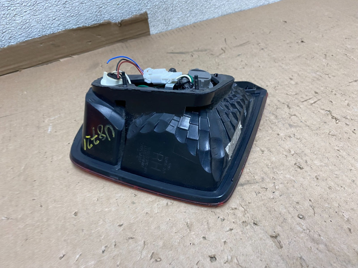 2009 2010 2011 Kia Borrego Right Passenger Side Inner Tail Light U8721 DW8
