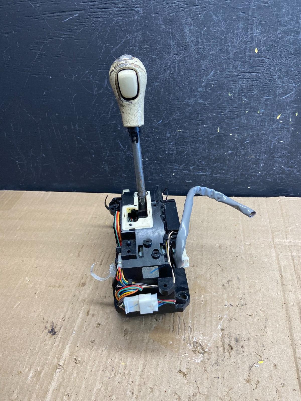 2011 - 2024 INFINITI QX80 QX56 AT Transmission Floor Gear Shifter w Knob AE19893