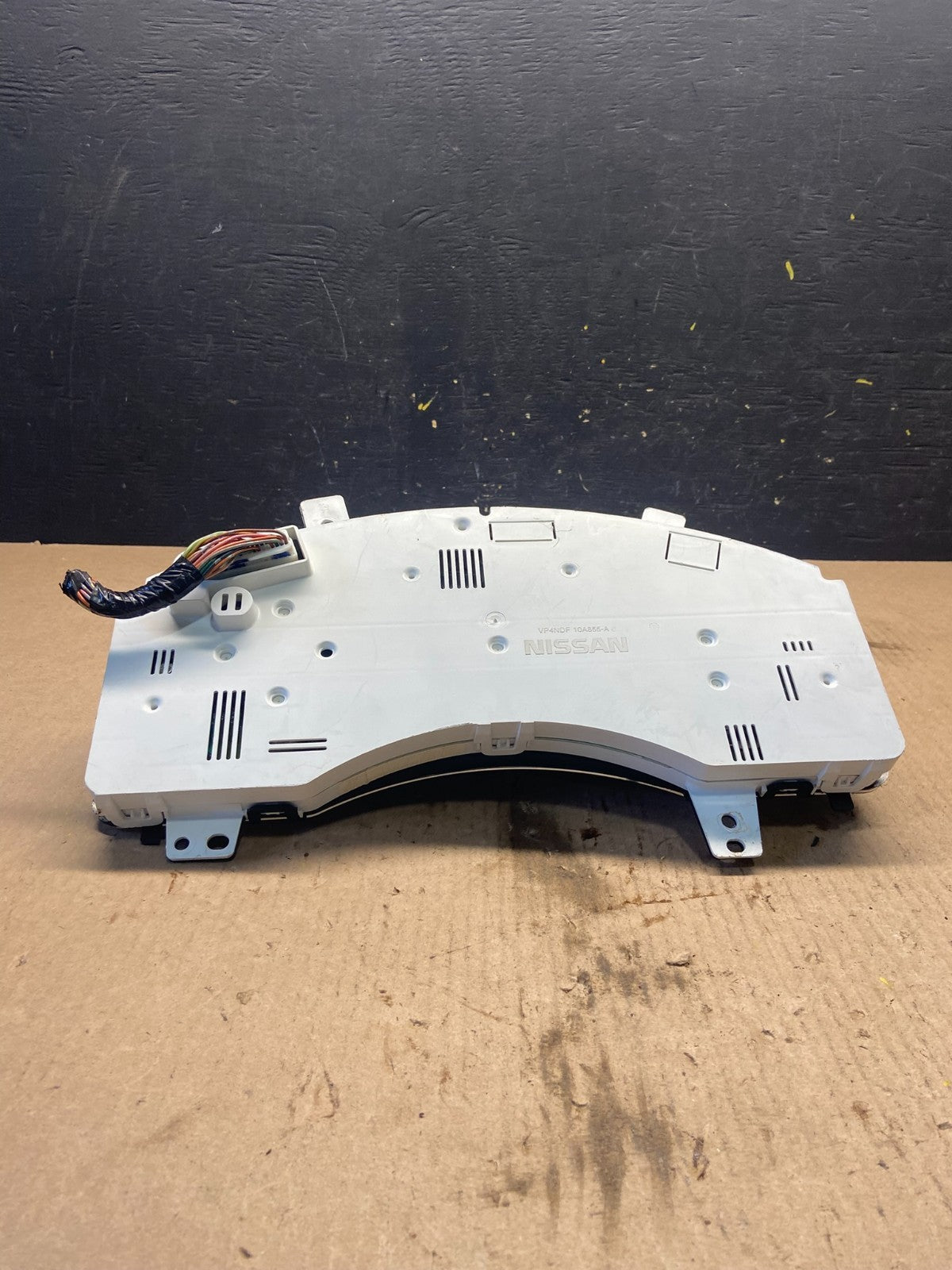 2004 to 2007 Nissan Titan Speedometer Cluster Gauge Bezel Q7346 DG6