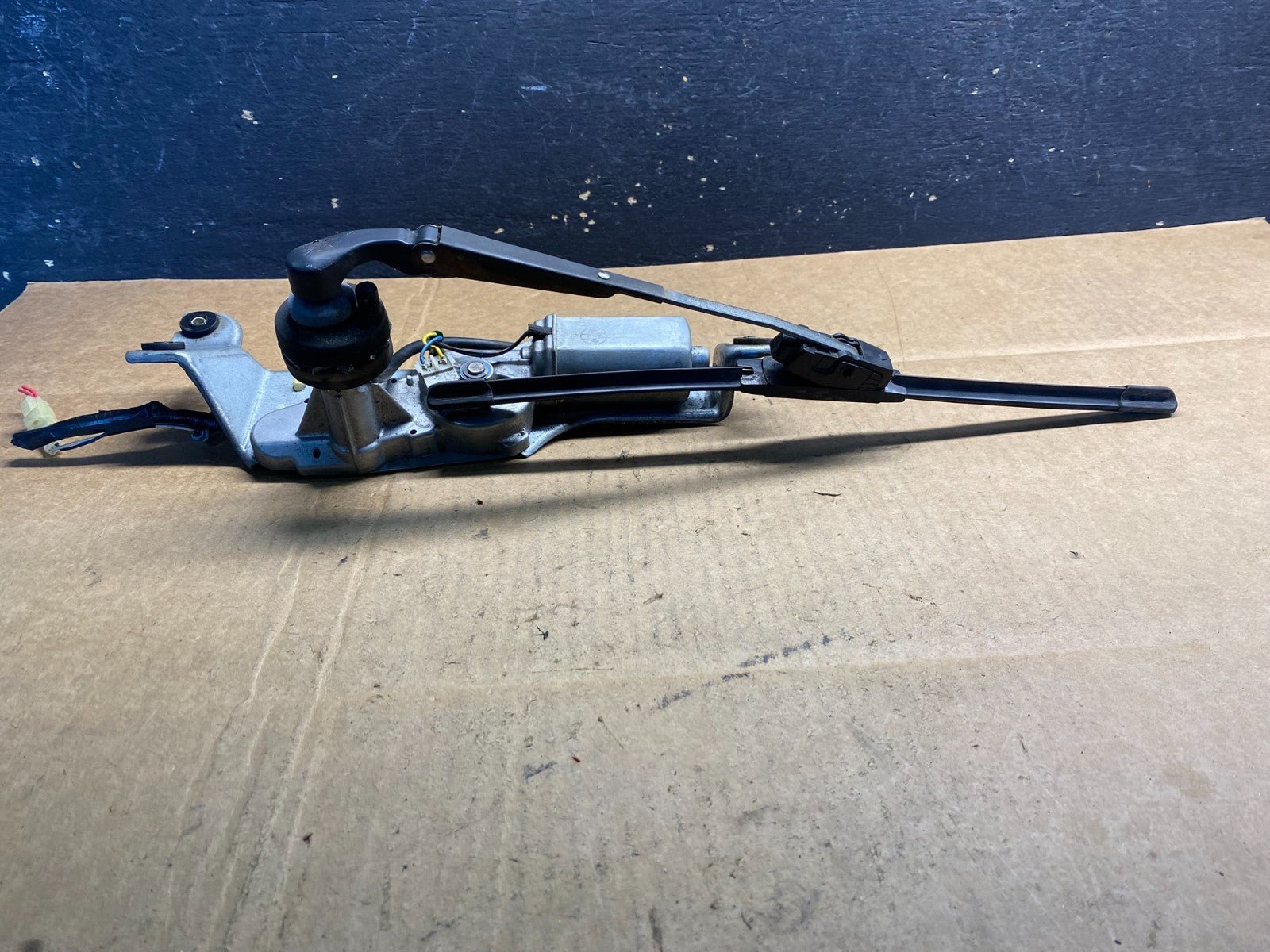 1991 to 1998 Mitsubishi Space Runner Wiper Motor Rear ab3794 DG3
