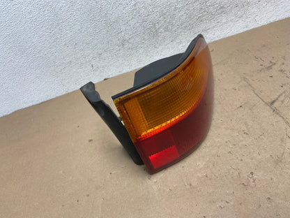 1998 1999 2000 Toyota Sienna Right Passenger Tail light AG5506 LK2