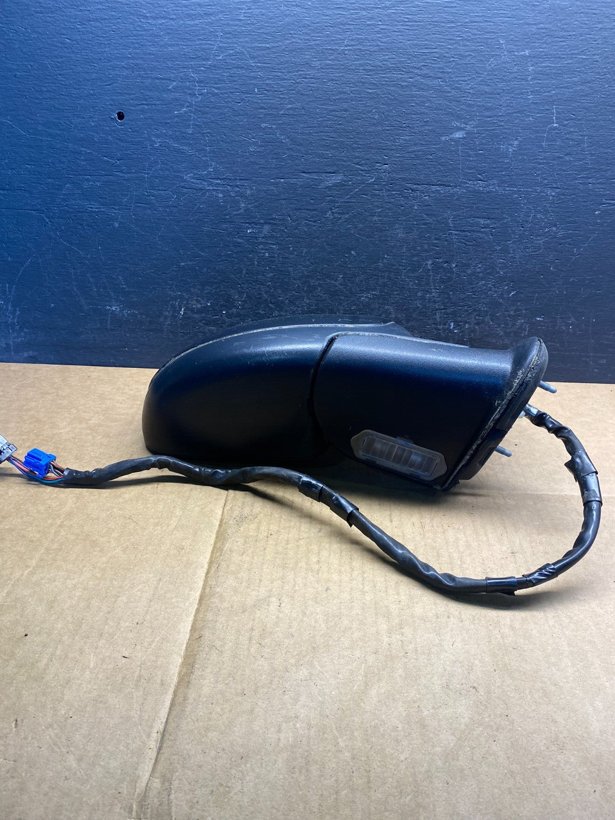 2003-2006 Chevrolet Avalanche Right Passenger Turn Sgn View Door Mirror ad3574DG3