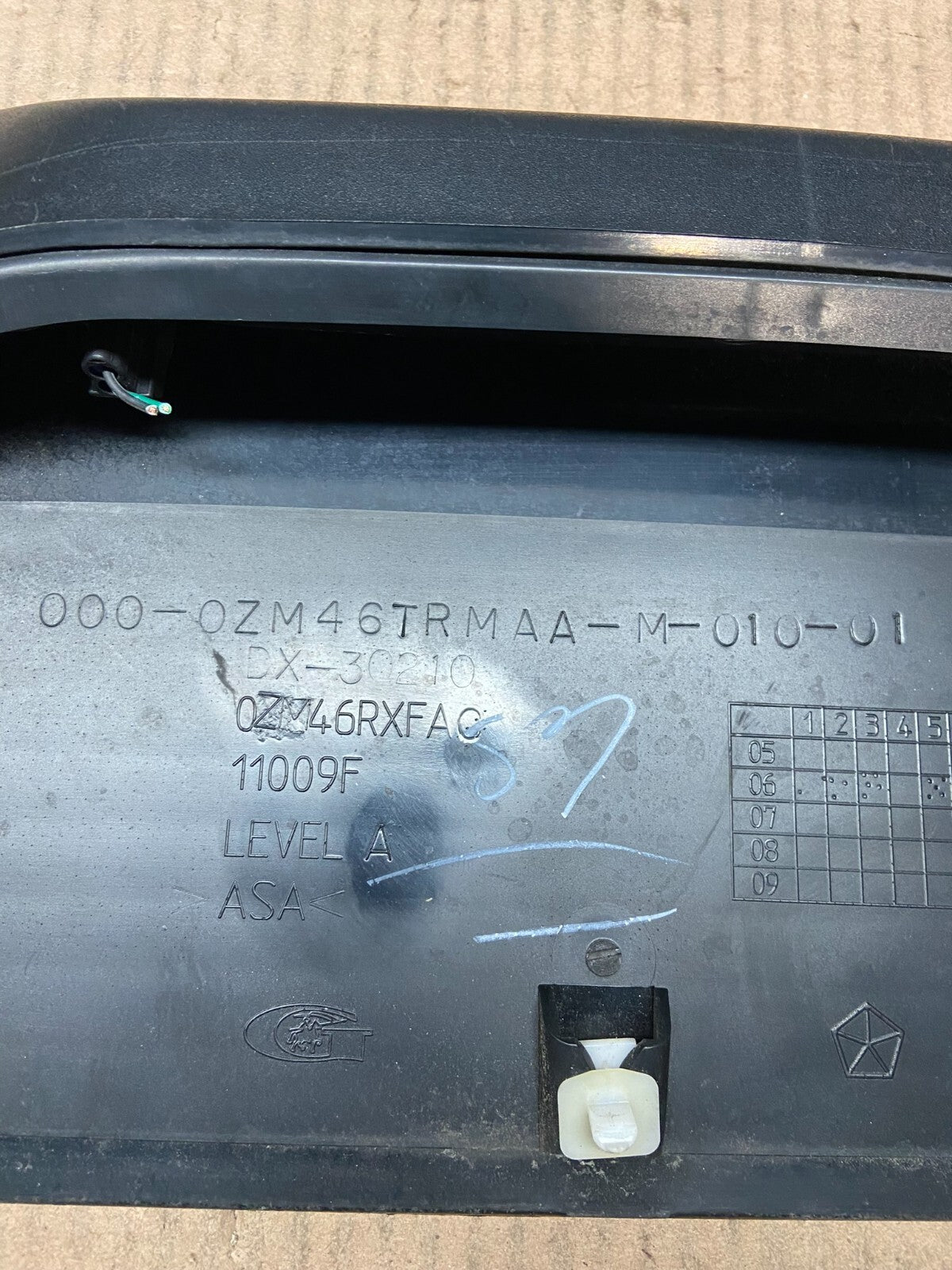 2007 to 2010 Jeep Compass Spoiler 3RD Third Break Light Rear E4752 DG112