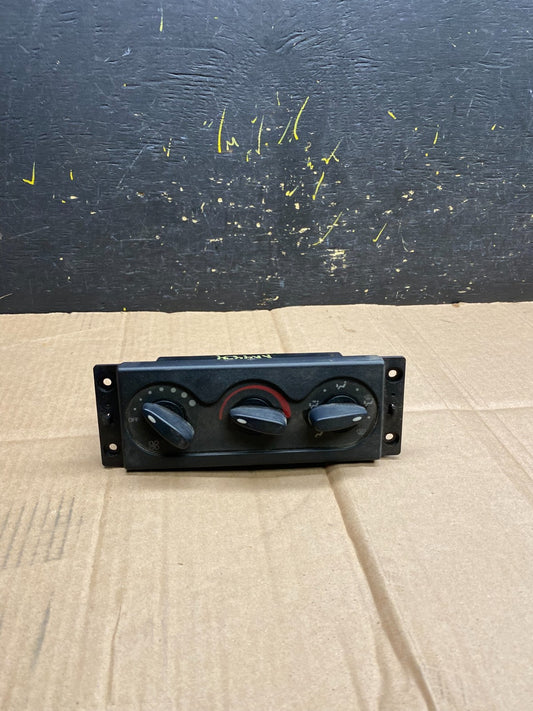 International Navistar 4300 Climate Control Heater Fan Panel  AA4434 DG0