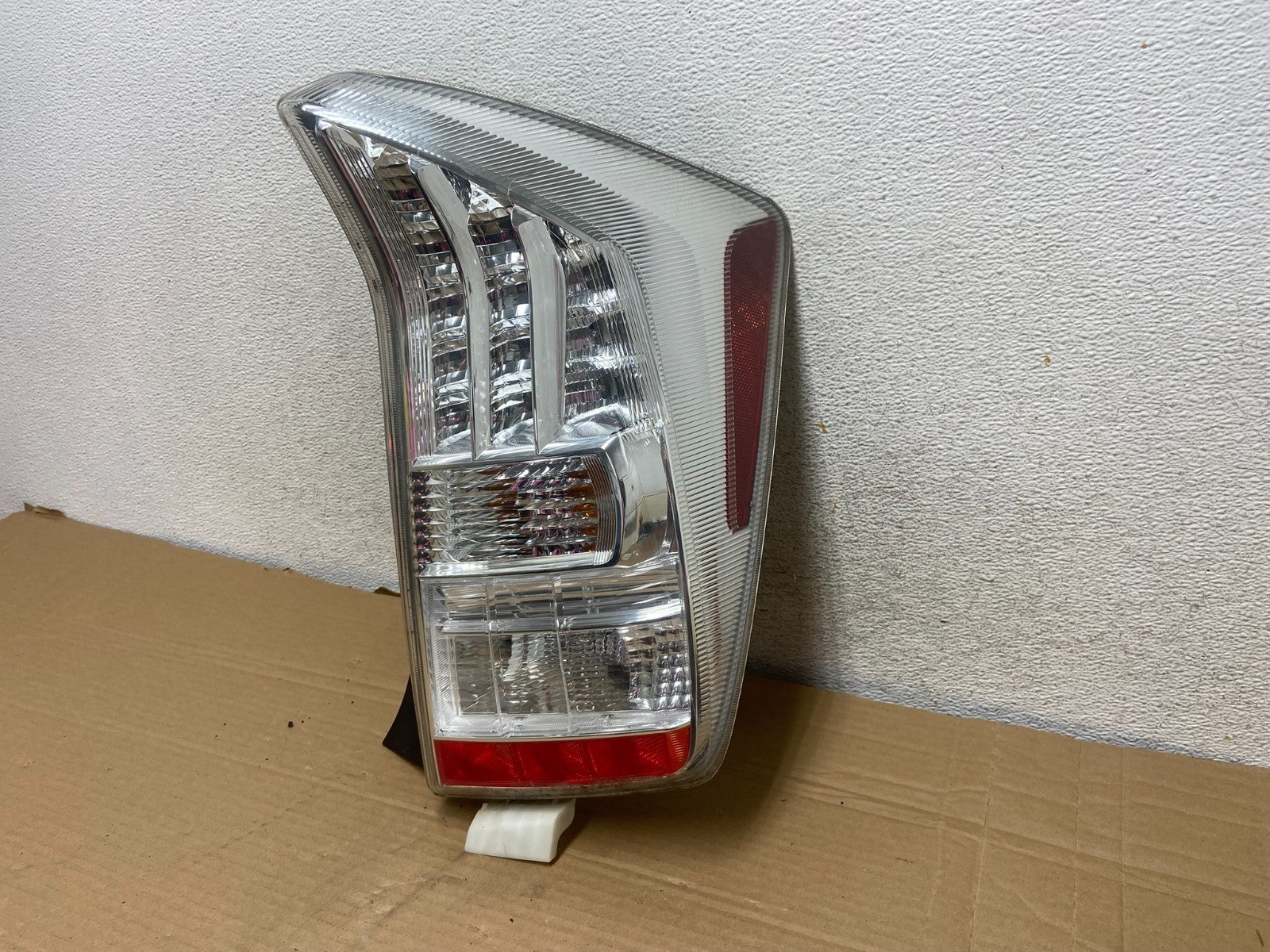 2010 2011 Toyota Prius Tail Light Right Passenger Side AG8860 DW2