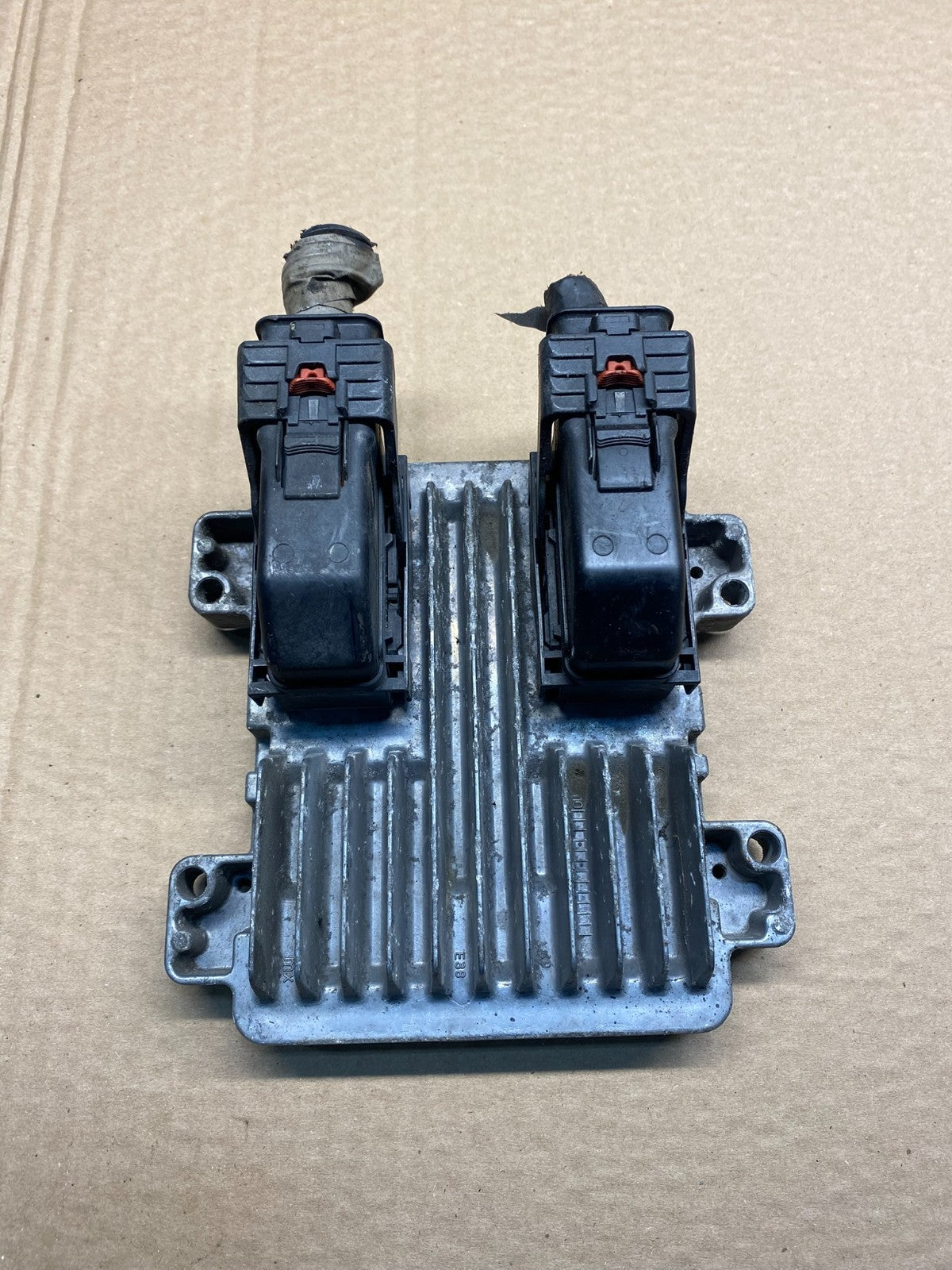 2010 to 2013 Chevrolet Silverado Yukon Engine Control Module ECM ECU AF6933 DG0