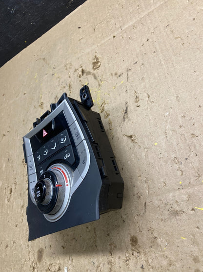 2014 to 2016 Hyundai Elantra Center Heater A/C AC Climate Control Panel U5373 DG1