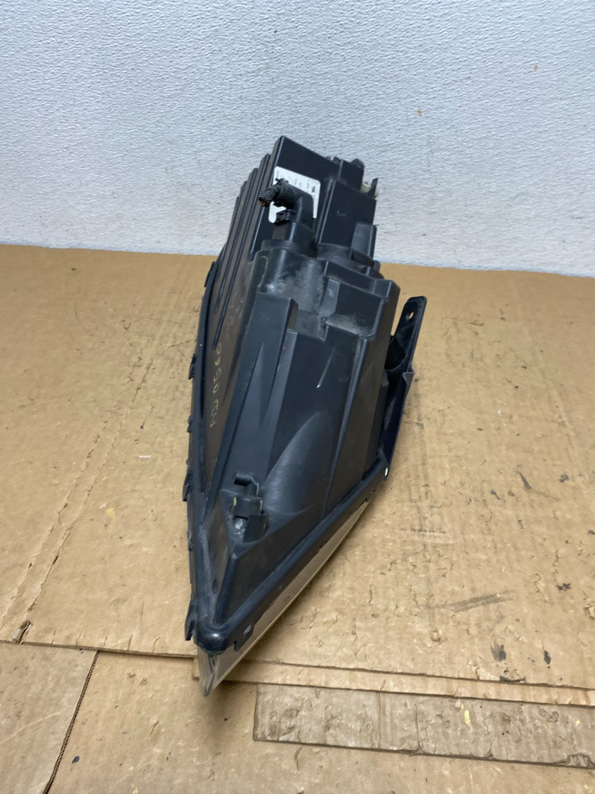 2011 to 2013 Kia Sorento Left Driver LH Side Headlight Halogen AD0560 DW5