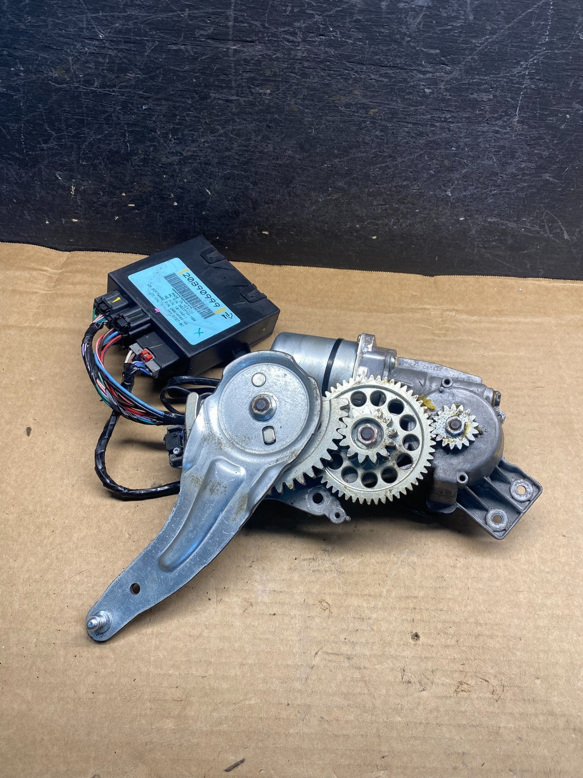 2009 to 2016 GMC Acadia Rear Trunk Liftgate Power Motor Actuator AH4947 DG0