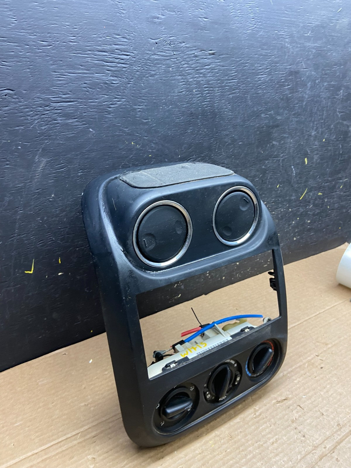 2009-2013 Jeep Patriot Dash Climate Temperature Control Radio Bezel OEM W1715 DG2