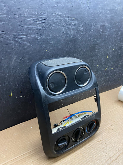 2009-2013 Jeep Patriot Dash Climate Temperature Control Radio Bezel OEM W1715 DG2