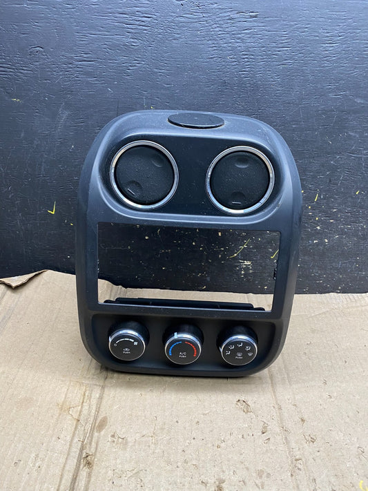 2011 to 2017 Jeep Compass Dash Climate Temperature Control Radio Bezel X6036  DG0